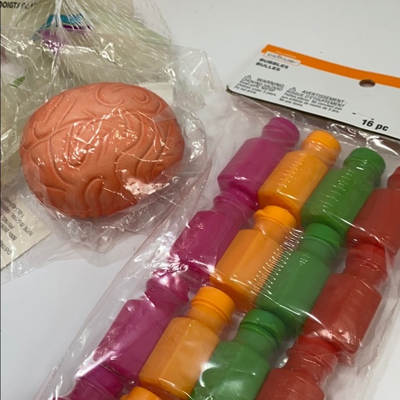 New Kid’s Halloween Party Favors- bubbles, fingers - Picture 7 of 7